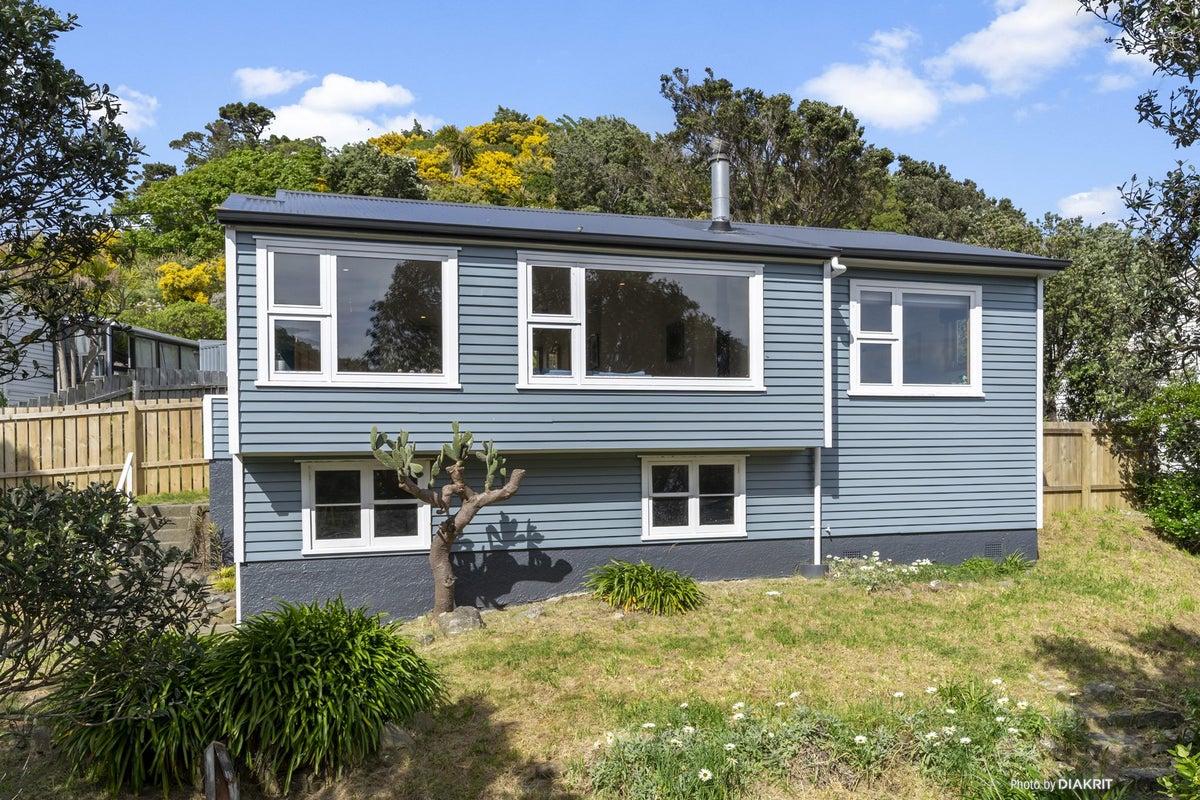 2 Bowes Crescent, Strathmore Park, Wellington - Carousel 1