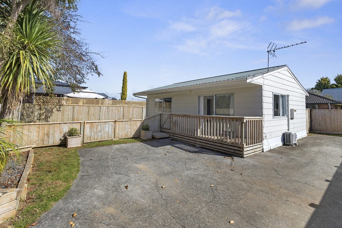 33A Bruce Avenue, Glenview, Hamilton - Carousel 1
