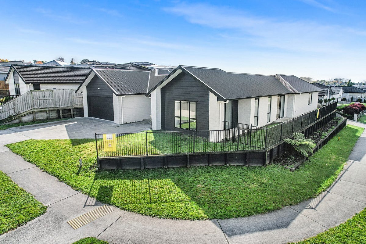 76 Cumberland Drive, Flagstaff, Hamilton - Carousel 2