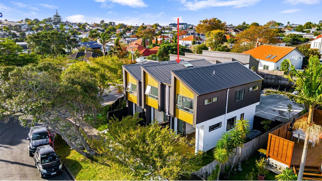 2/12 Fraser Road, Narrow Neck, Auckland - Carousel 1