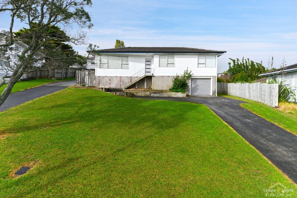 43 Athenic Avenue, Lynfield, Auckland - Carousel 1