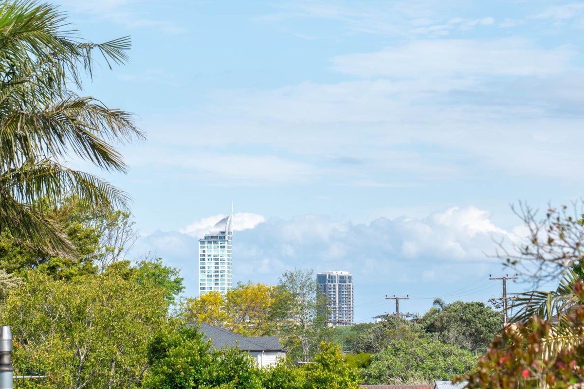 4 Lanark Street, Milford, Auckland - Carousel 1