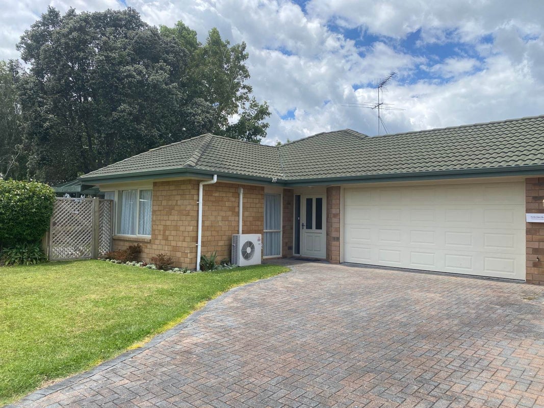 2 Longford Park Drive, Takanini, Auckland - Carousel 1
