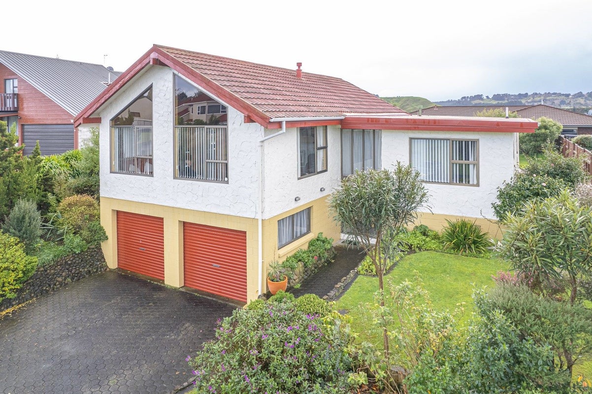 24 Parkdale Drive, Aramoho, Whanganui - Carousel 1