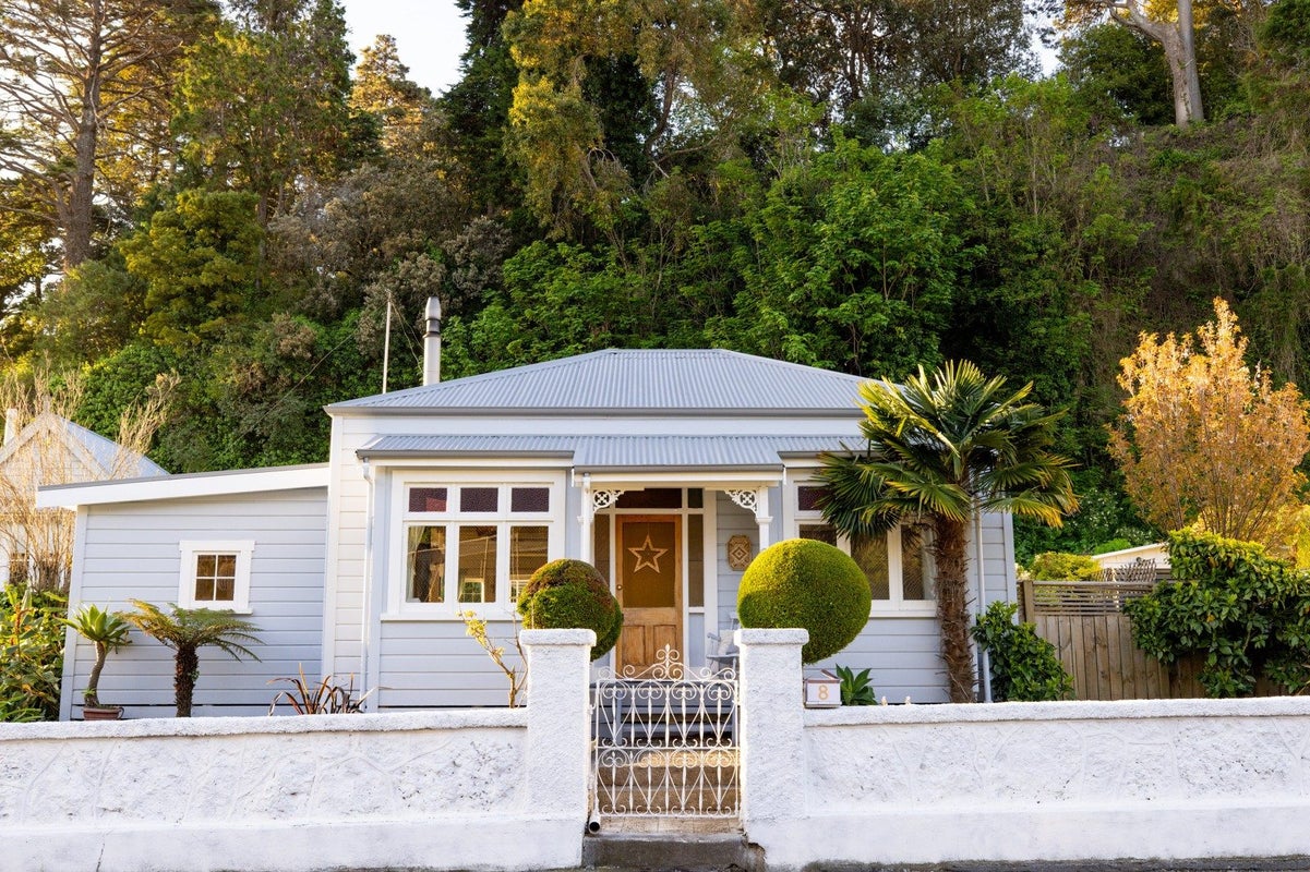 8 Coote Road, Bluff Hill, Napier - Carousel 1