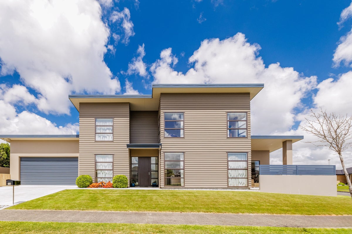 18 Balrickard Way, Milson, Palmerston North - Carousel 1