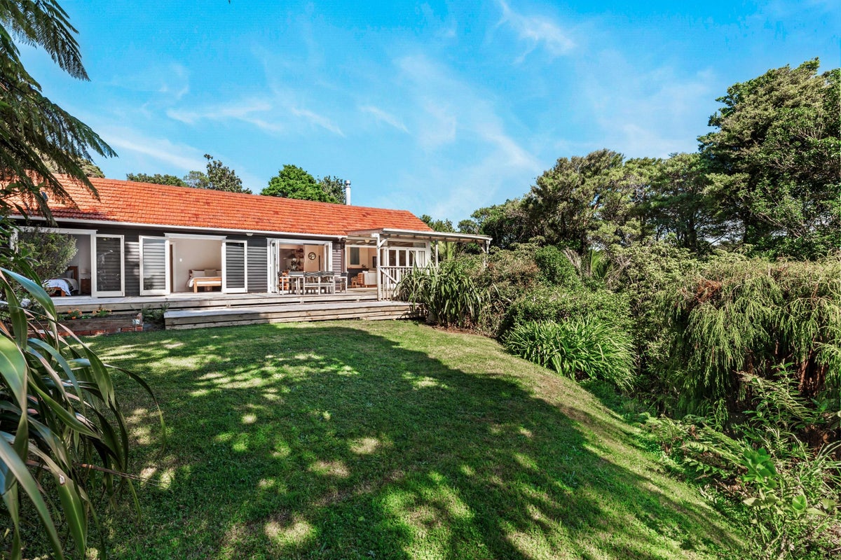 2 Tawari Road, Henderson Valley, Auckland - Carousel 1