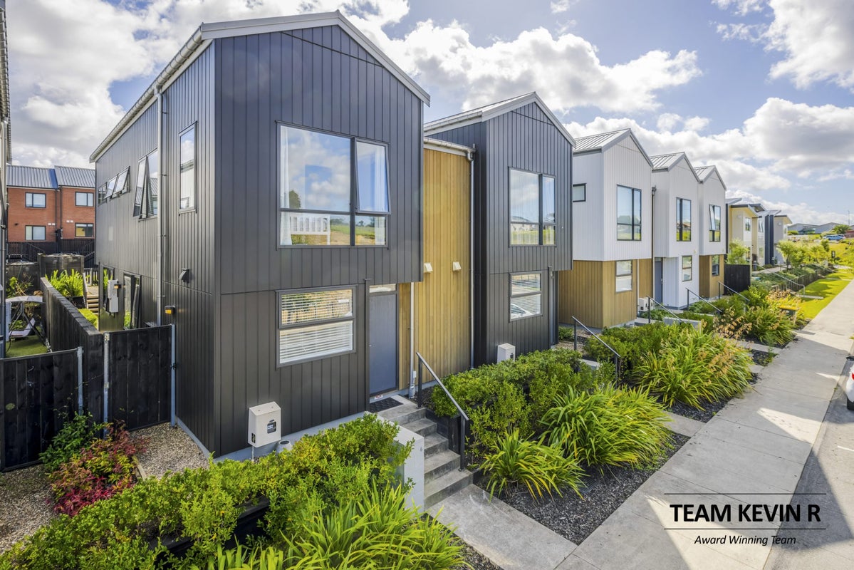 6 Kapia Road, Westgate, Auckland - Carousel 1