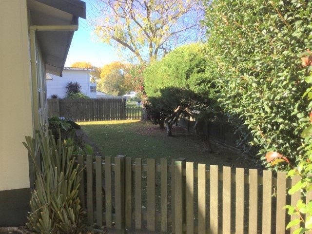 2B Redmond Street, Judea, Tauranga - Carousel 1