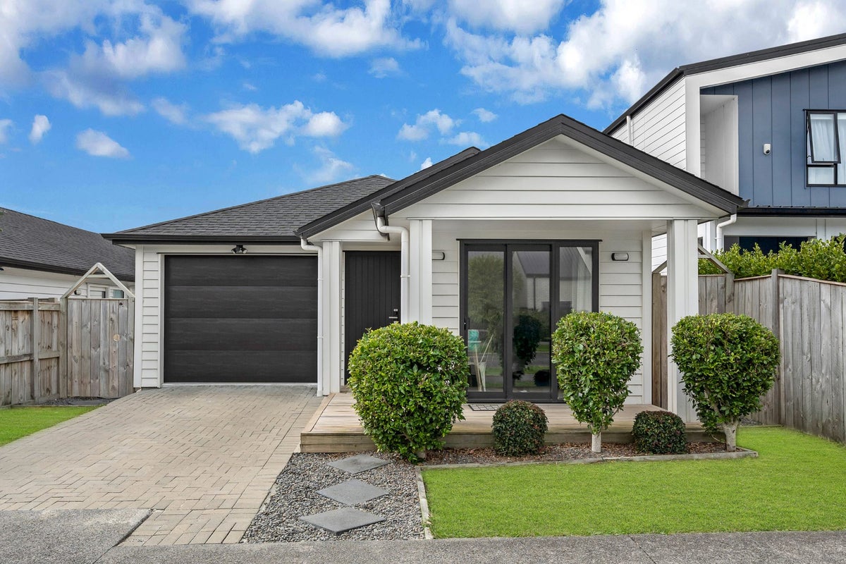 7 Aho Lane, Karaka, Papakura - Carousel 1