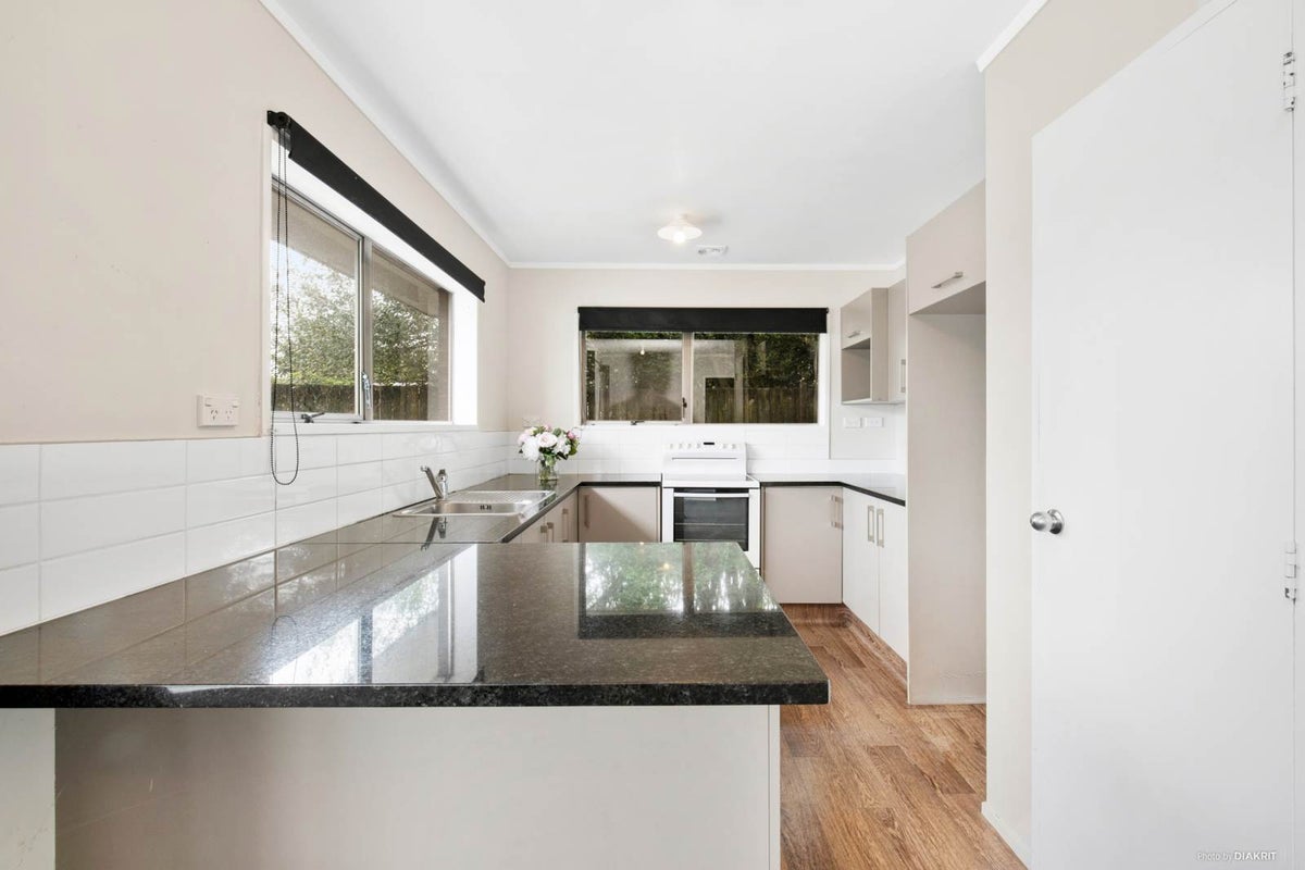 11 Chantal Place, Red Hill, Papakura - Carousel 2