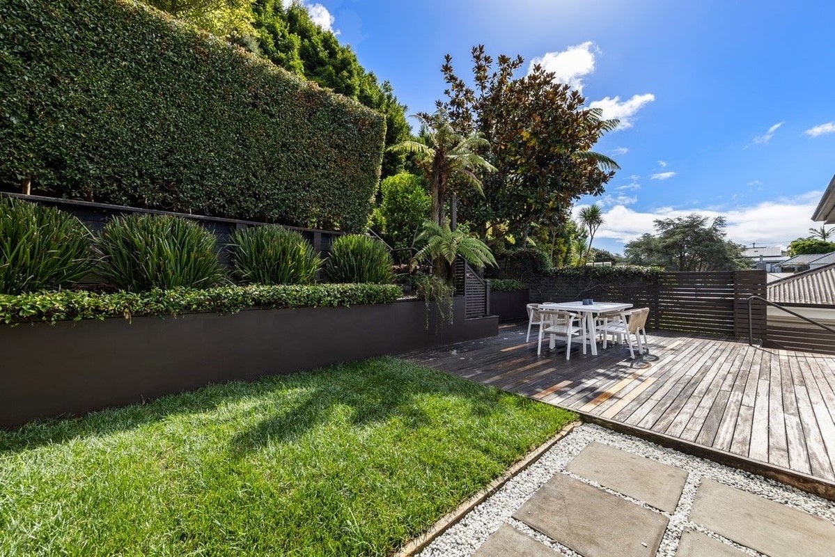 17 Larchwood Avenue, Westmere, Auckland - Carousel 2