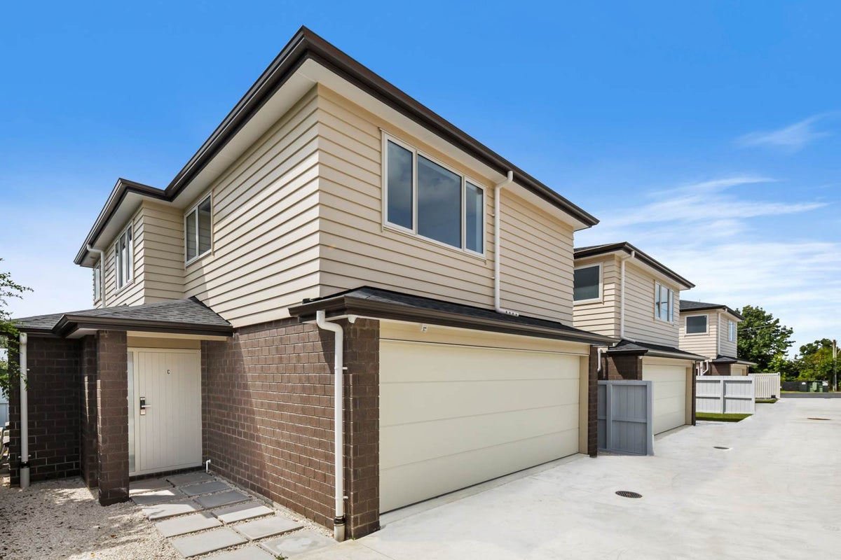 98C Flanshaw Road, Te Atatu South, Auckland - Carousel 1