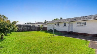 79 Te Irirangi Drive, Clover Park, Auckland - Carousel 1