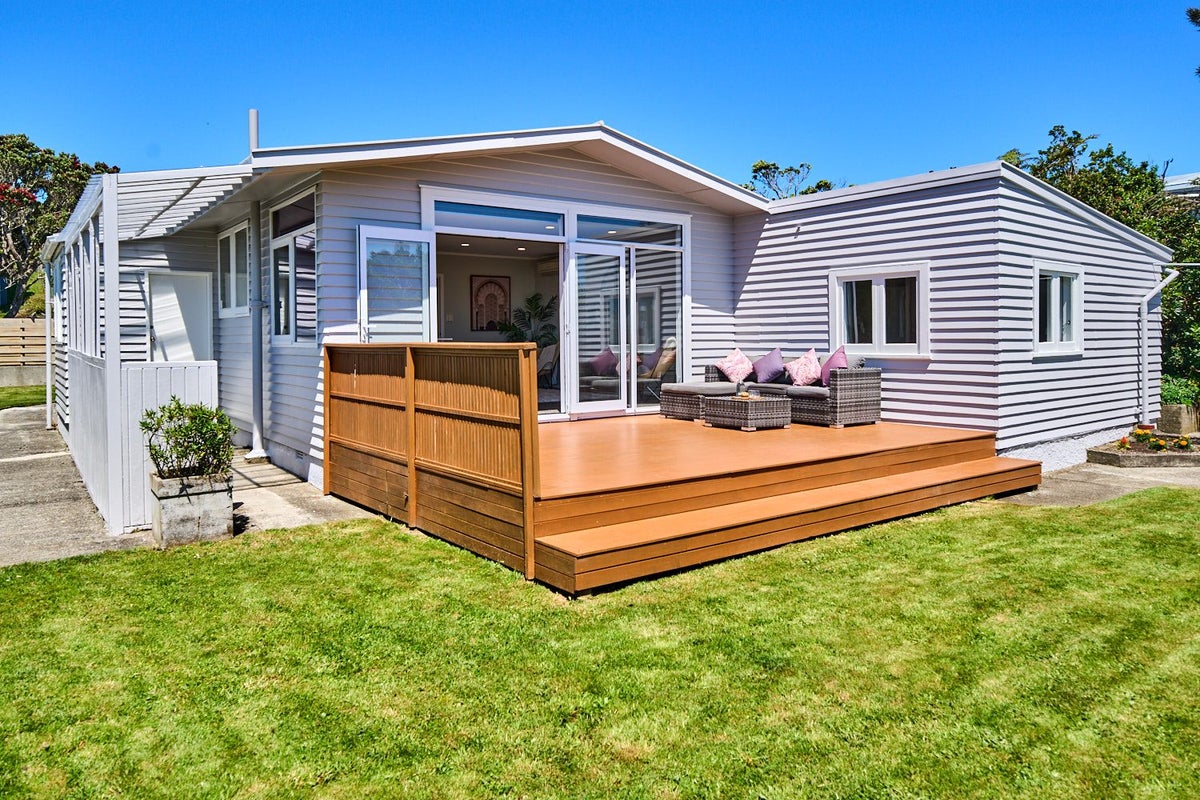 9 Chapman Street, Johnsonville, Wellington - Carousel 2