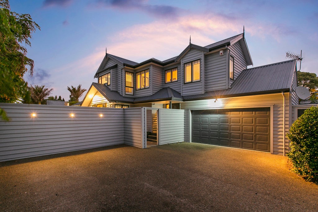 27A Mountain View Road, Morningside, Auckland - Carousel 1