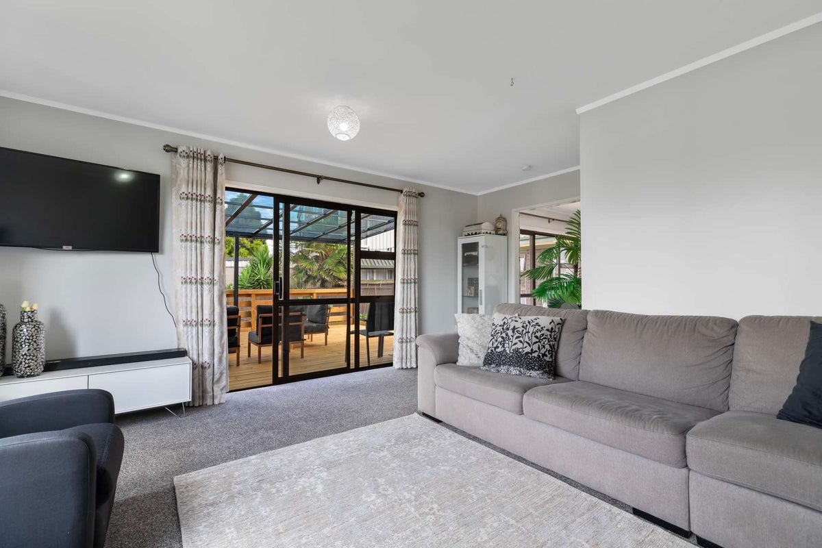 25 Balgowan Terrace, Conifer Grove, Takanini - Carousel 2