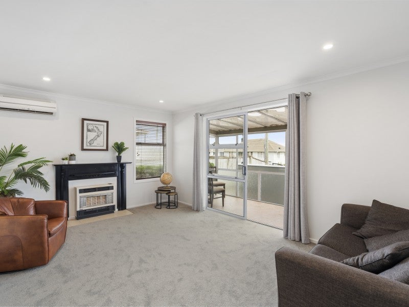 16 Karaka Street, Merrilands, New Plymouth - Carousel 2