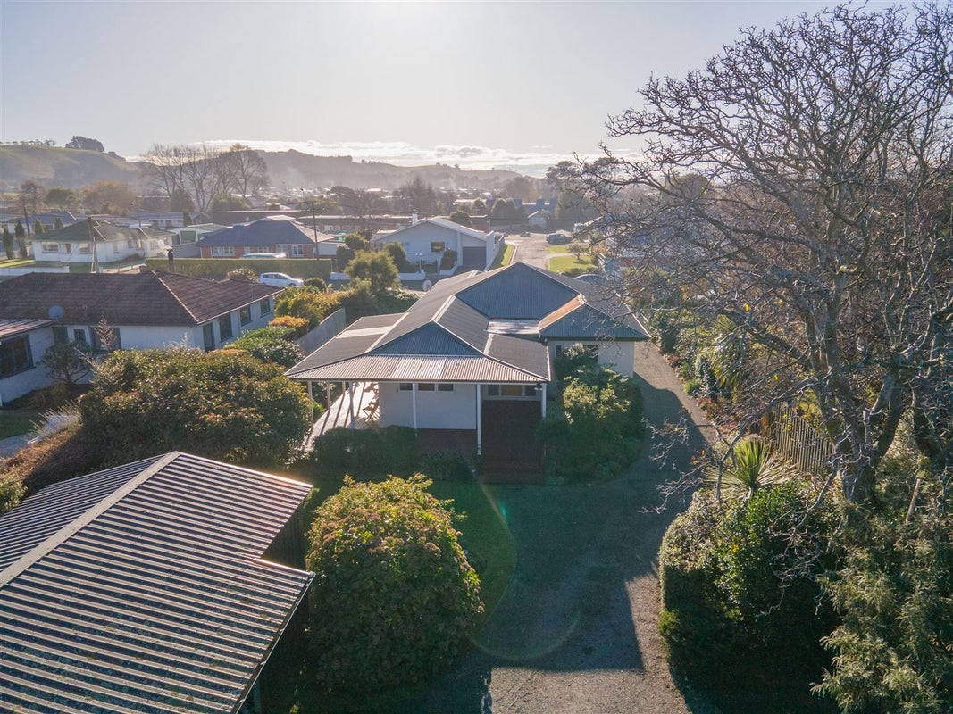 15 Sandringham Street, Oamaru North, Oamaru - Carousel 1