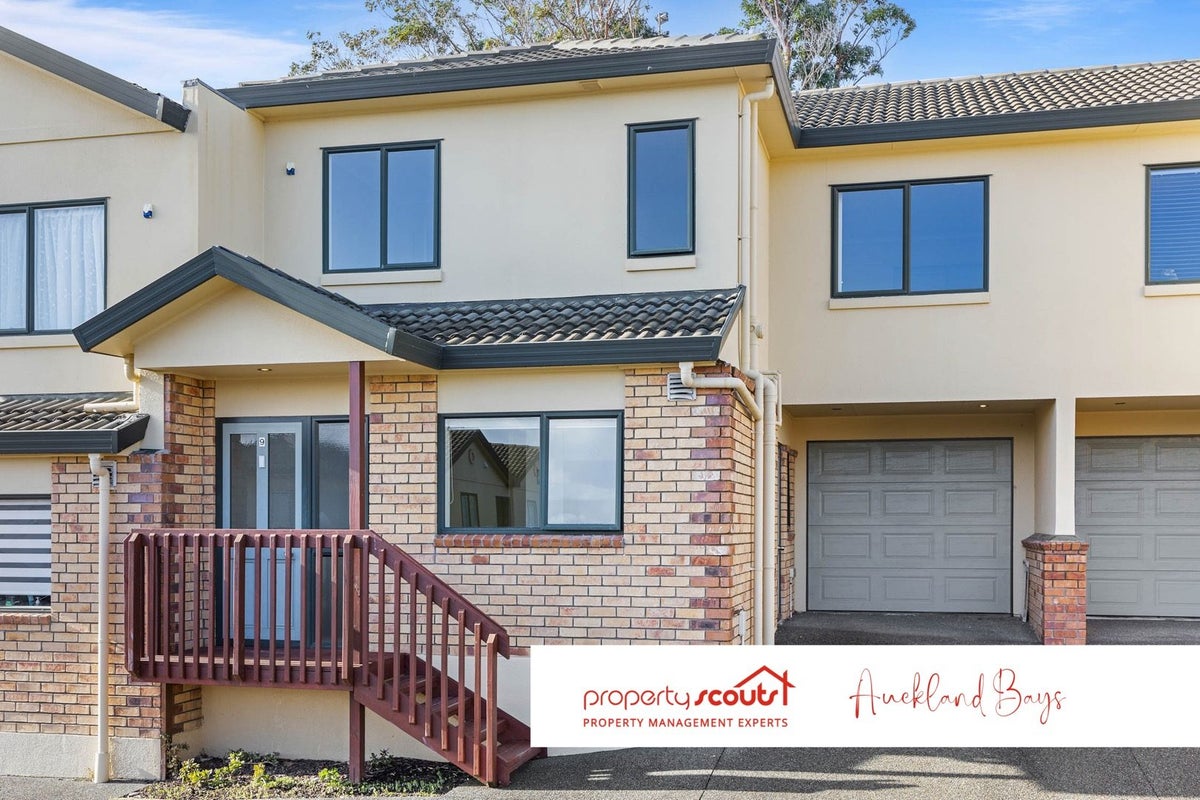 9/6 Sunnydale Place, Oteha, Auckland - Carousel 1