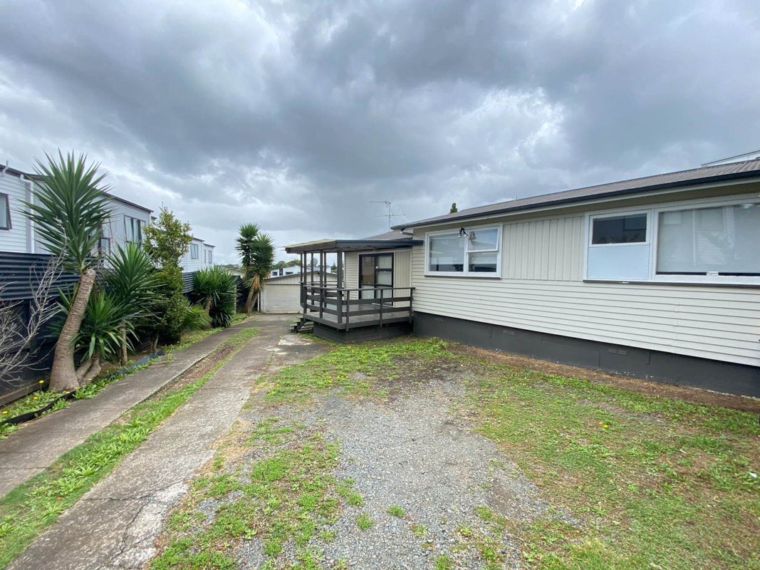 591 Massey Road, Mangere, Auckland - Carousel 1