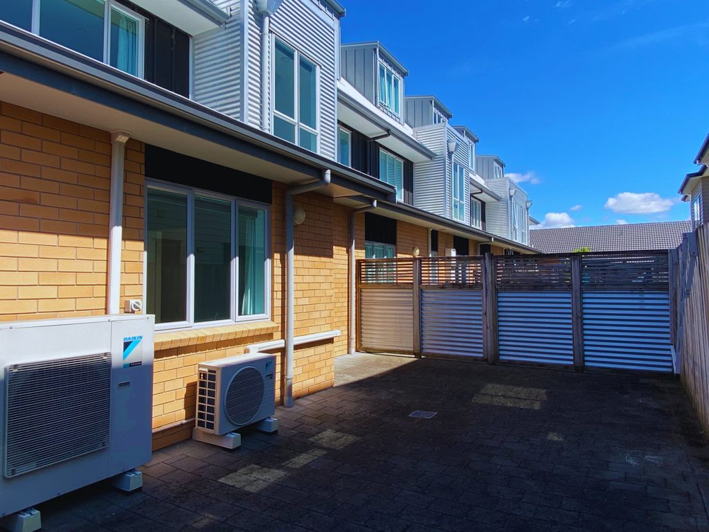 43D Cook Street, Hamilton East, Hamilton - Carousel 1