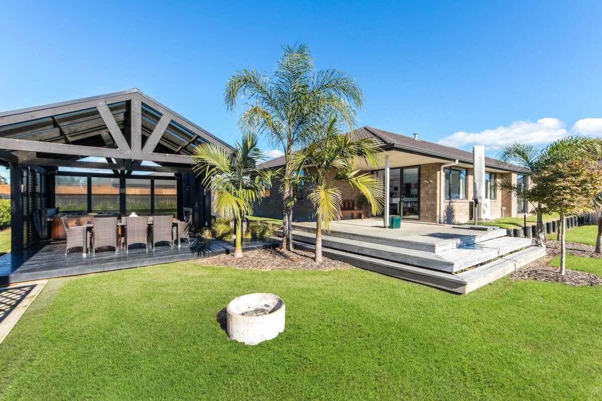 32 Raabia Close, Parakai, Helensville - Carousel 2
