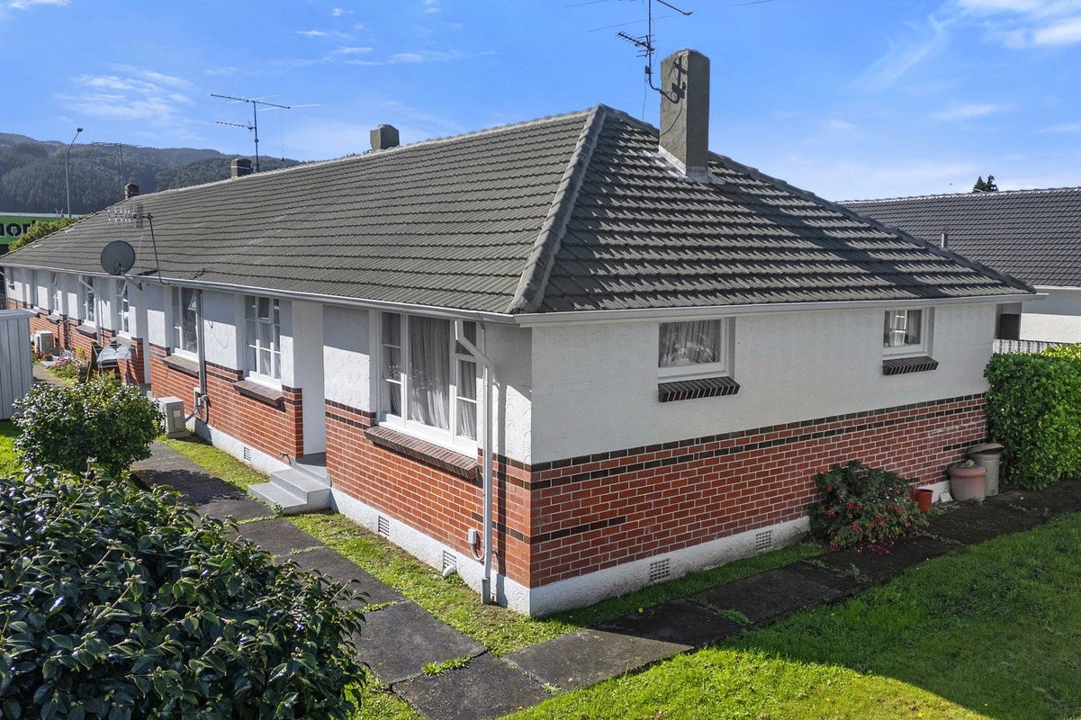 2/756 Fergusson Drive, Elderslea, Upper Hutt - Carousel 1