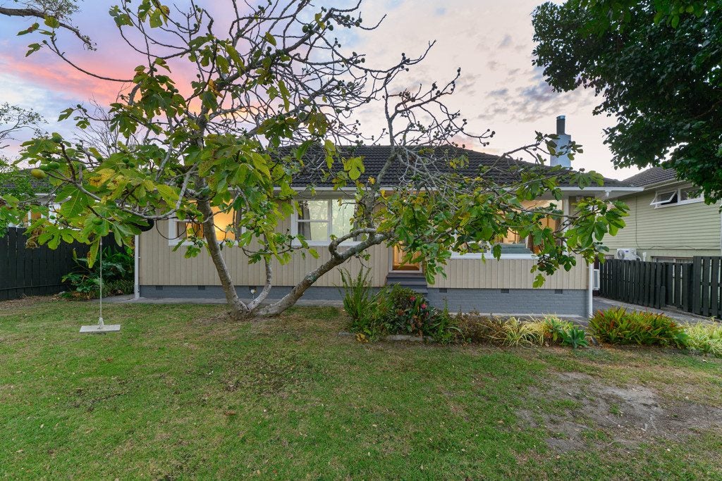 35 La Rosa Street, Green Bay, Auckland - Carousel 2