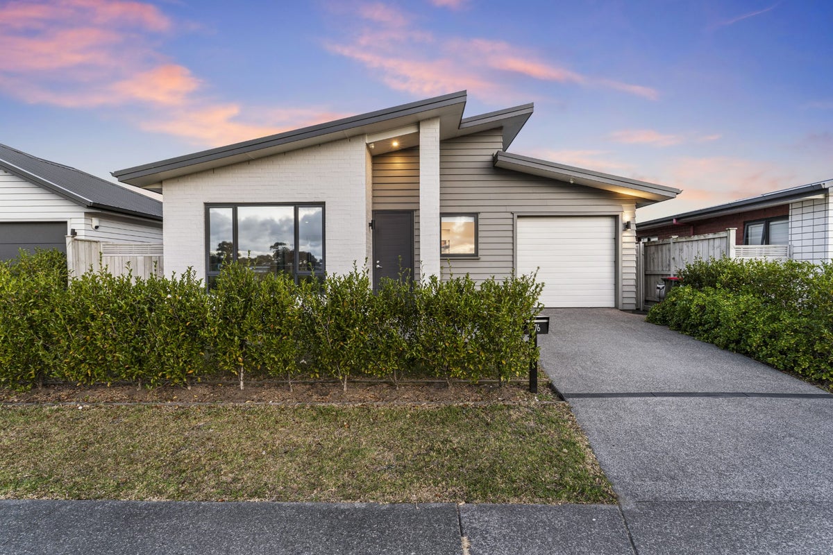 76 Te Napi Drive, Takanini, Auckland - Carousel 1