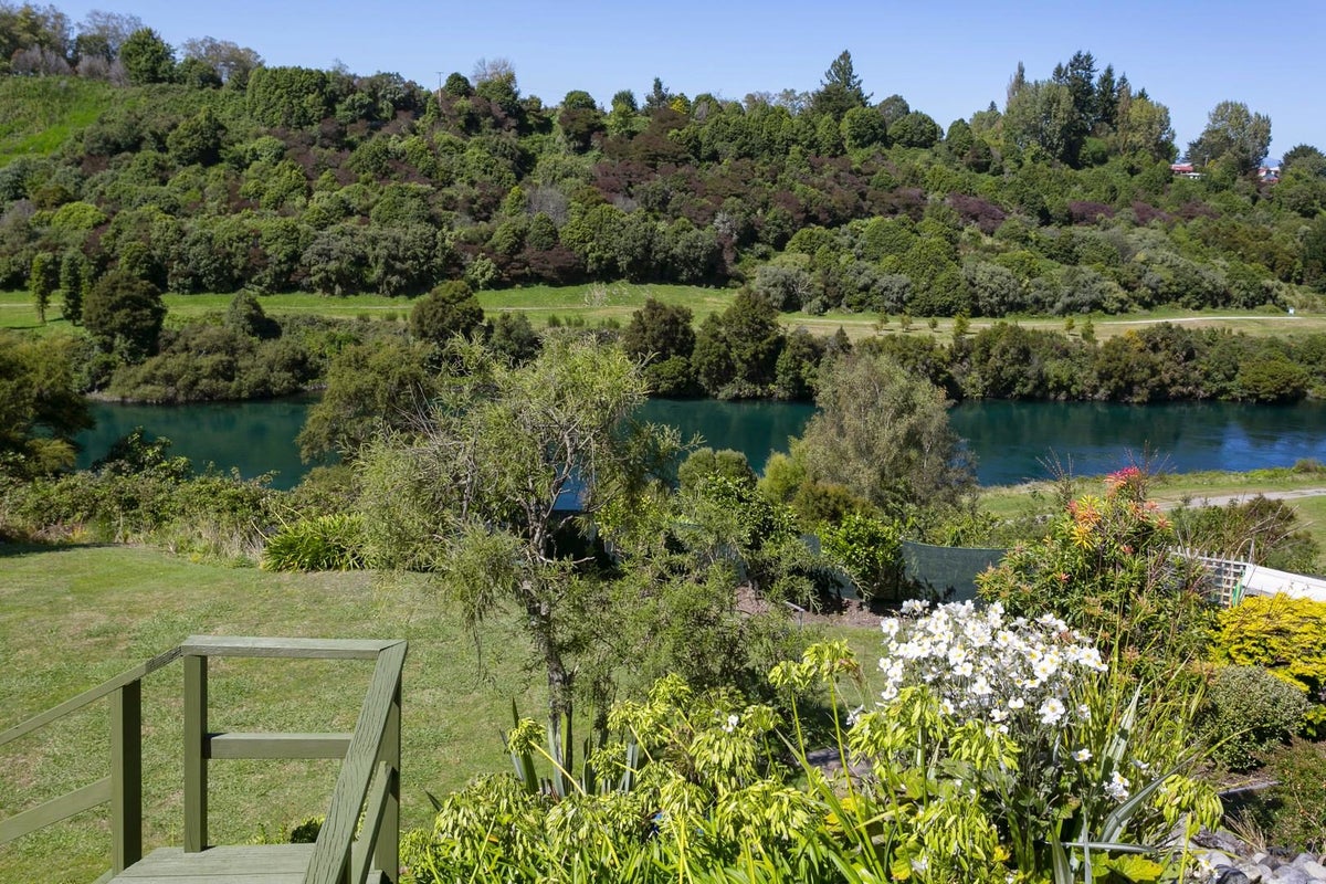 11/26 Robinson Terrace, Rangatira Park, Taupo - Carousel 1