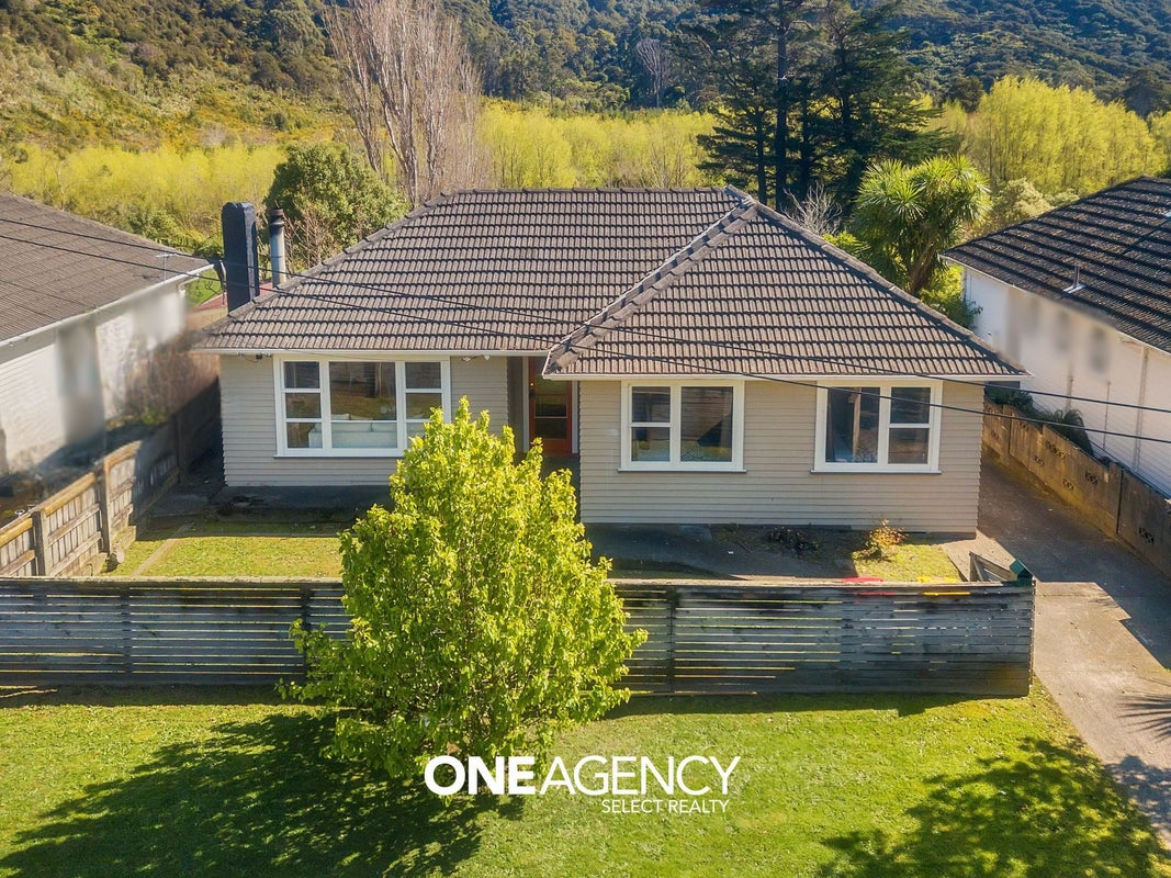 90 Wood Street, Wainuiomata, Lower Hutt - Carousel 1