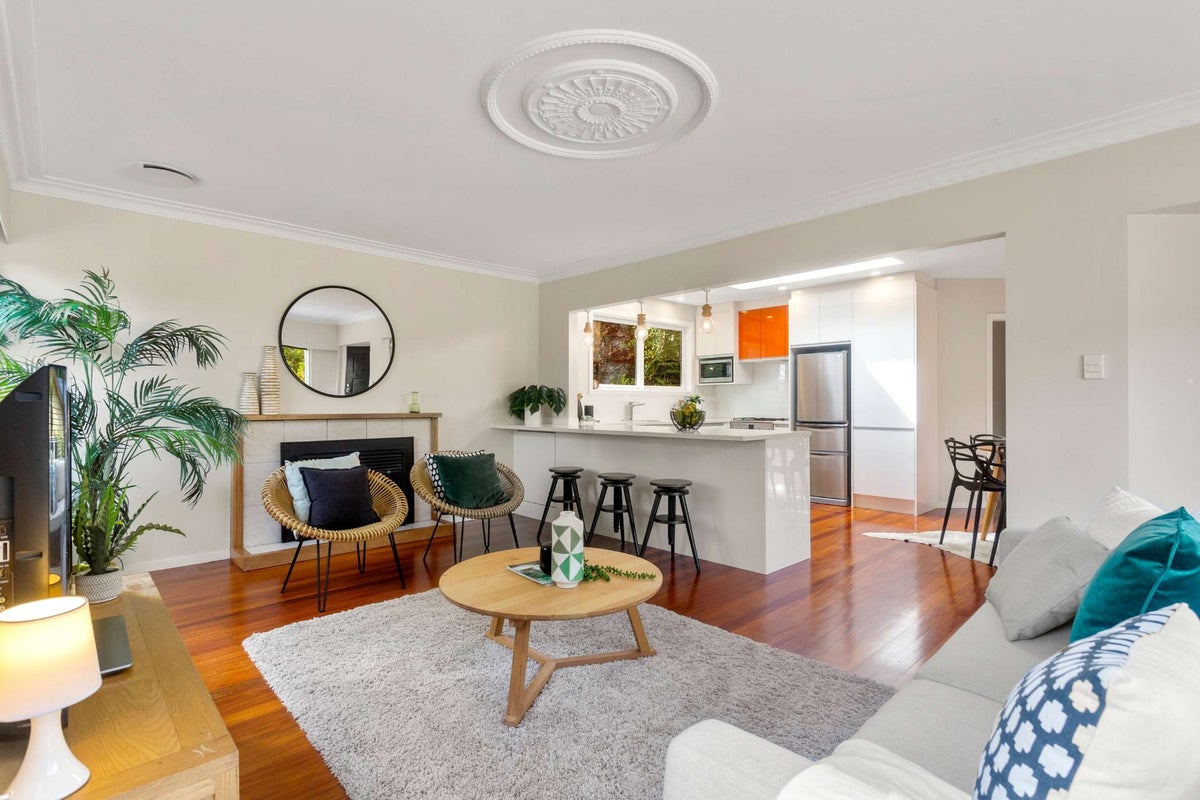 20 Daffodil Street, Titirangi, Auckland - Carousel 2