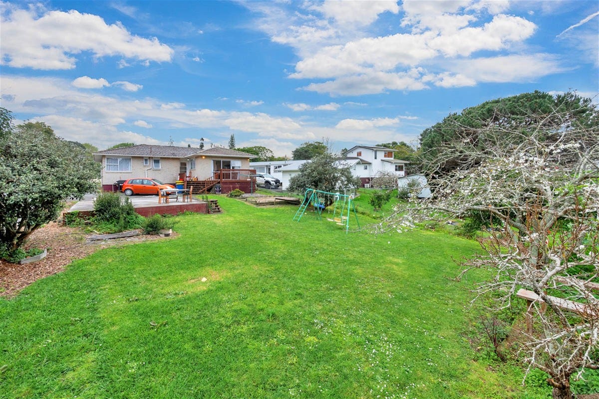 24 Finlow Drive, Te Atatu South, Auckland - Carousel 2
