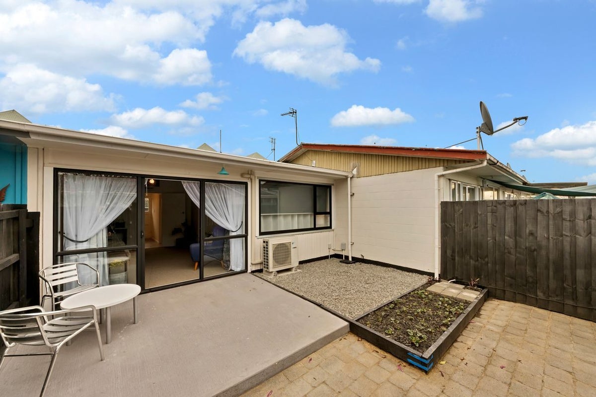 2/65 Champion Street, Edgeware, Christchurch - Carousel 1