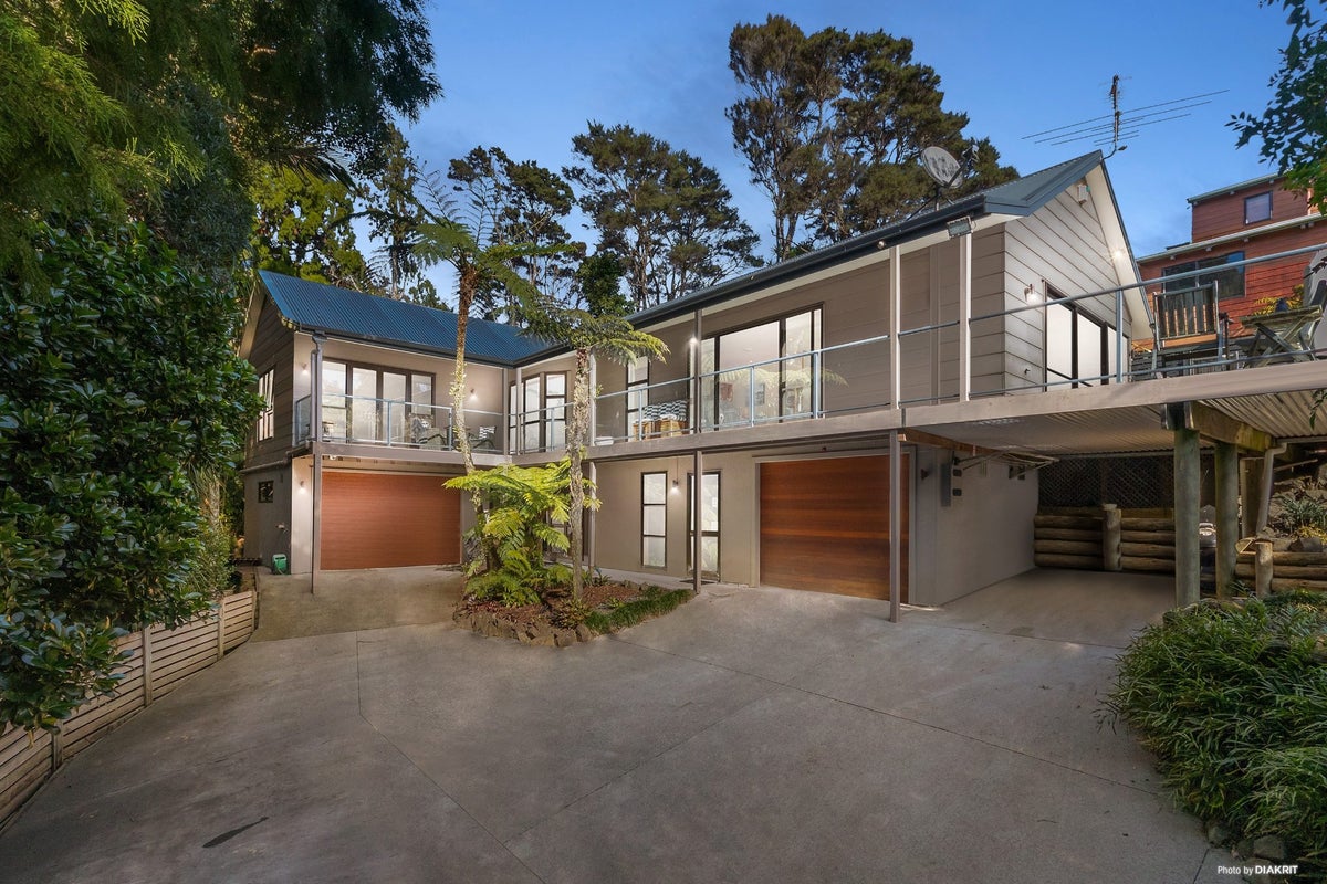 11 Napuka Road, Henderson Valley, Auckland - Carousel 1