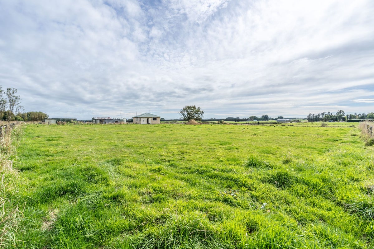3 Lake Road, Longbush, Invercargill - Carousel 2