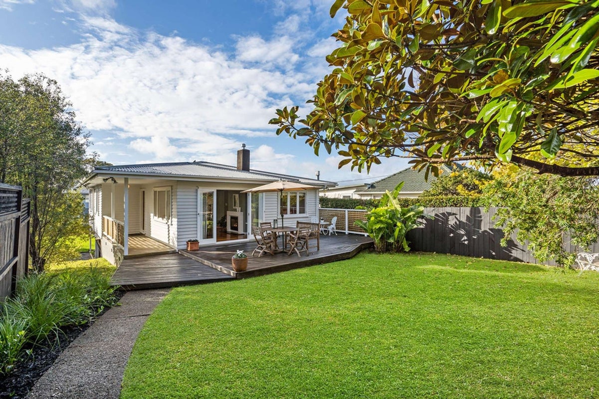 16 Paddington Street, Glen Innes, Auckland - Carousel 1