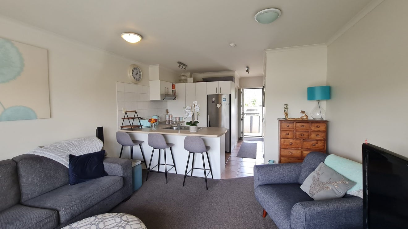 2/5 Carolina Place, Albany, Auckland - Carousel 2