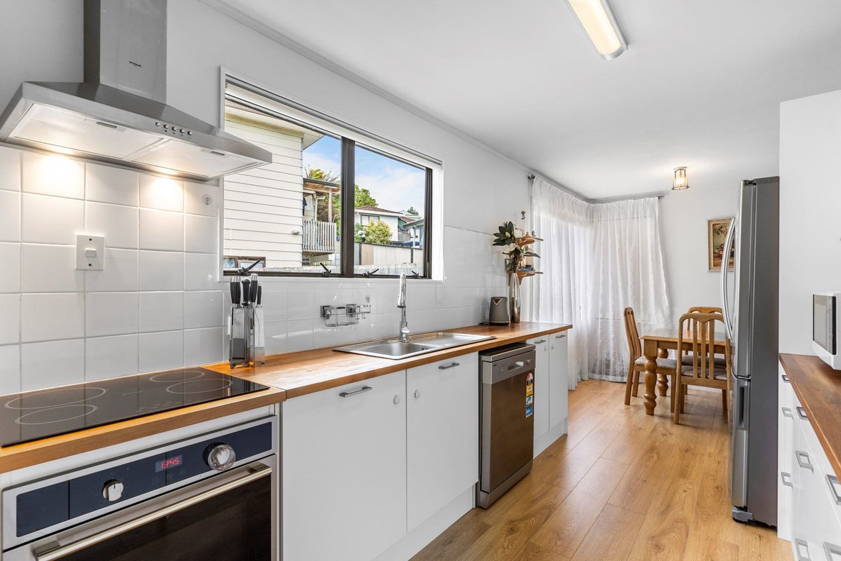 97 Keegan Drive, Massey, Auckland - Carousel 2