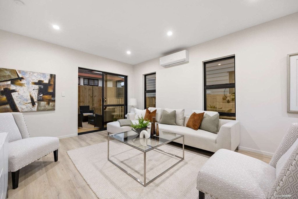 152B Botany Road, Botany Downs, Auckland - Carousel 1