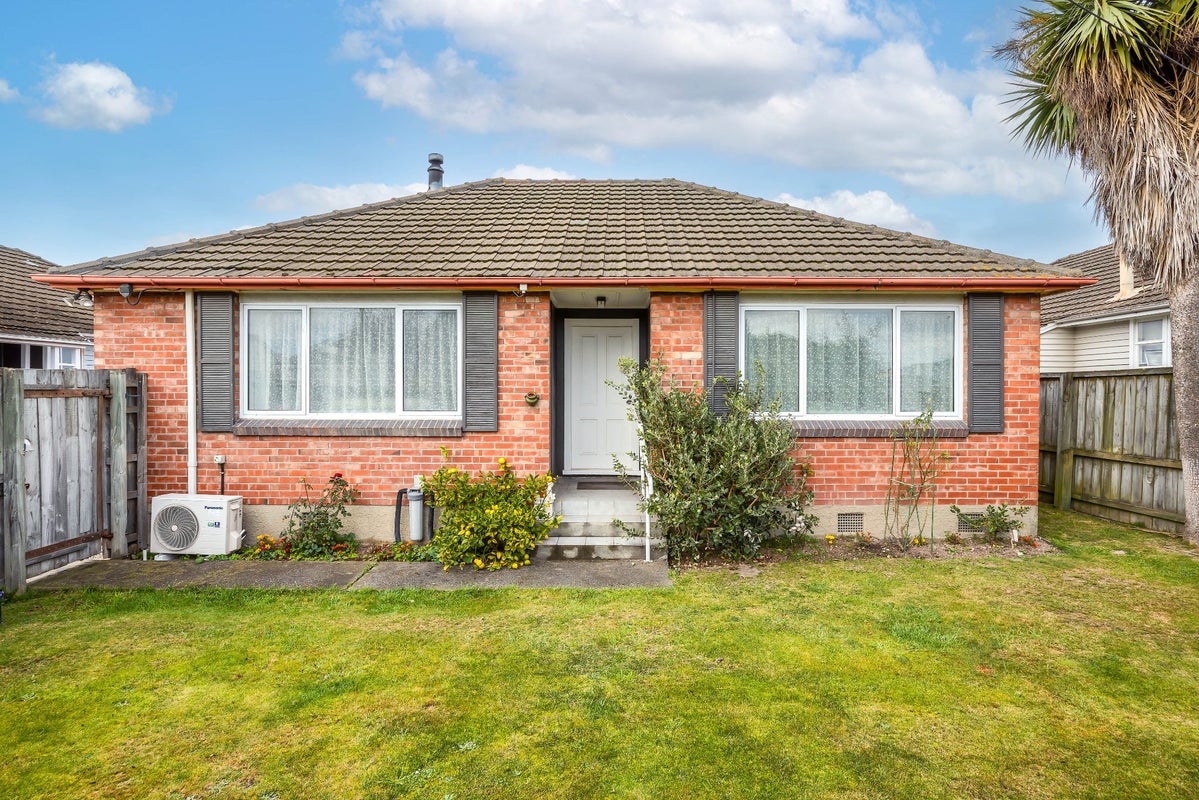 25 Avro Crescent, Hornby, Christchurch - Carousel 1
