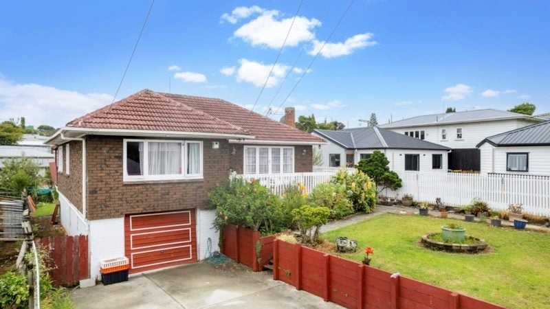 31 Fruitvale Road, New Lynn, Auckland - Carousel 1
