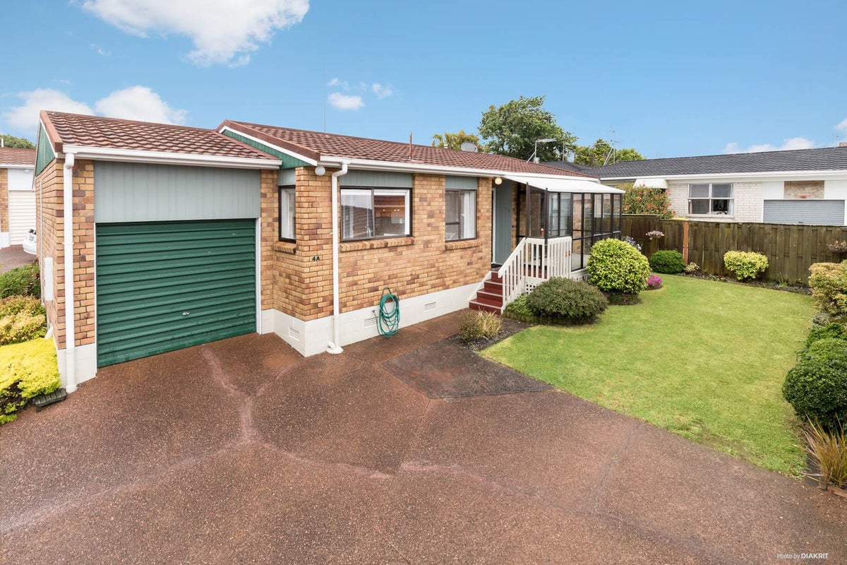 1/4 Trafalgar Road, Milford, Auckland - Carousel 1