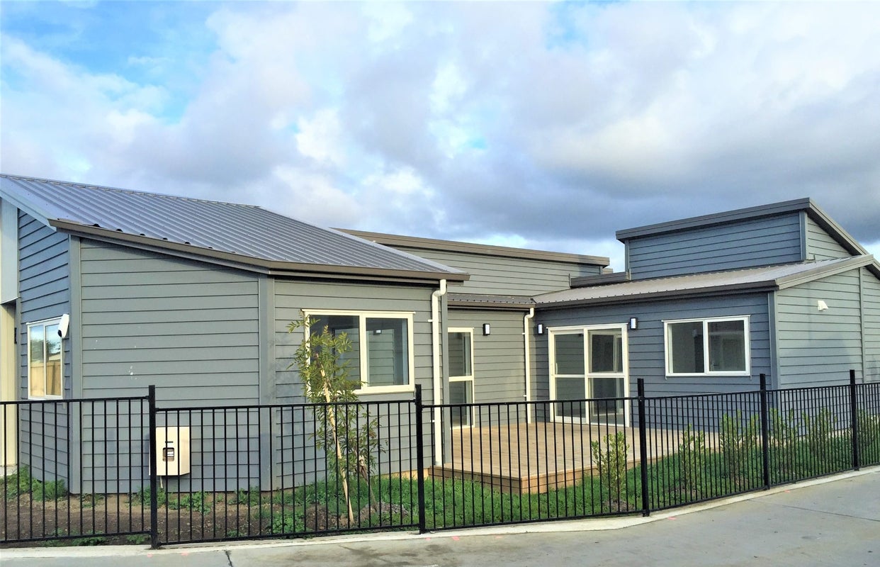 13 Karetai Crescent, Favona, Auckland - Carousel 2