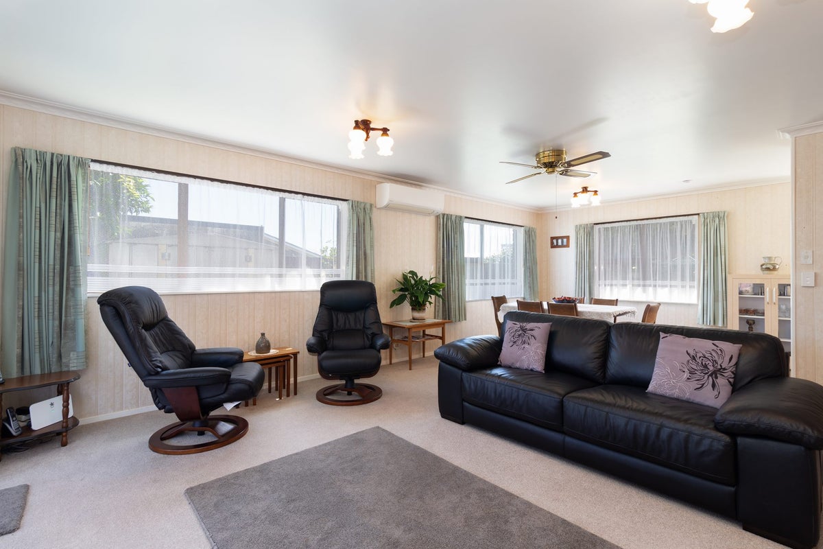 8 Oak Place, Whakatane, Whakatane - Carousel 1