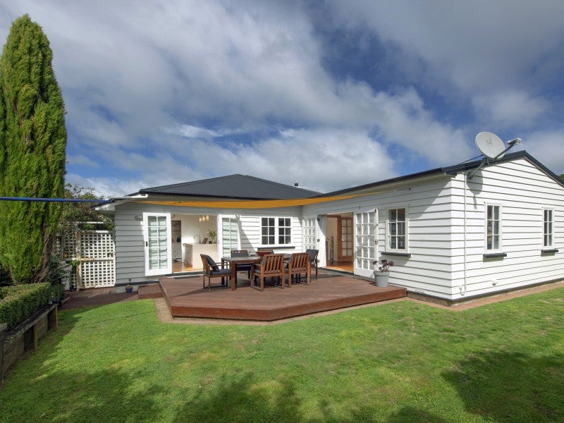 96 Ranui Crescent, Khandallah, Wellington - Carousel 1