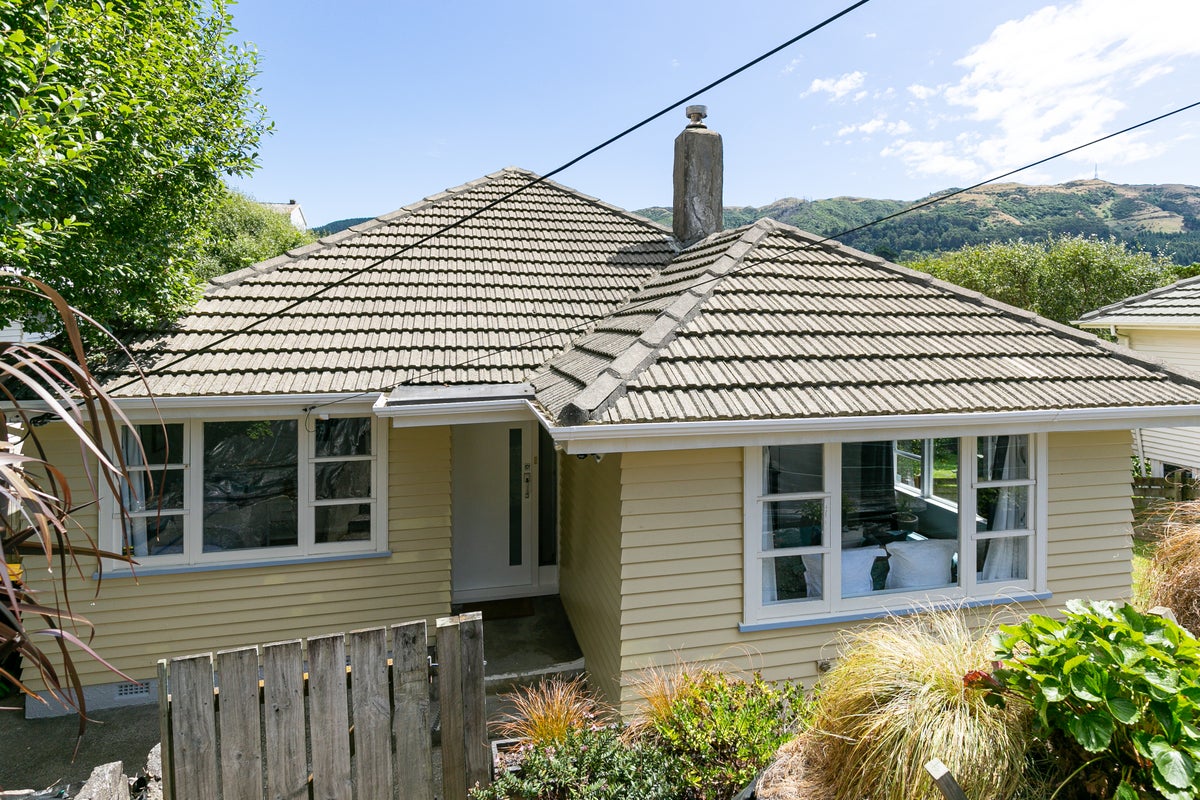8 Anthony Street, Tawa, Wellington - Carousel 1