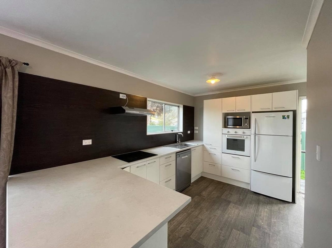 11 Cherrywood Place, Western Heights, Rotorua - Carousel 2