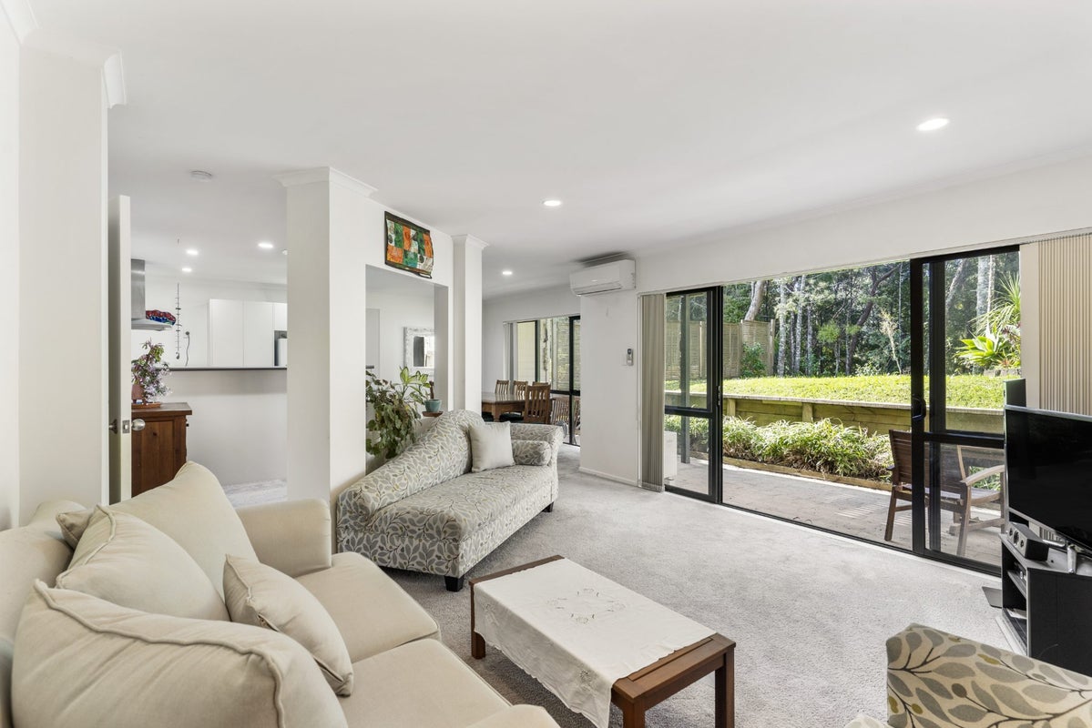 27 Soldiers Bay Place, Birkenhead, Auckland - Carousel 2
